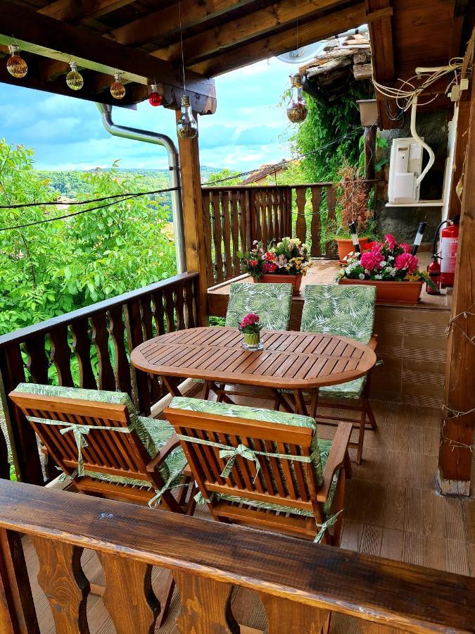 Arts Guest House -Beautiful Villa For 6 Persons Veliko Turnovo Bagian luar foto